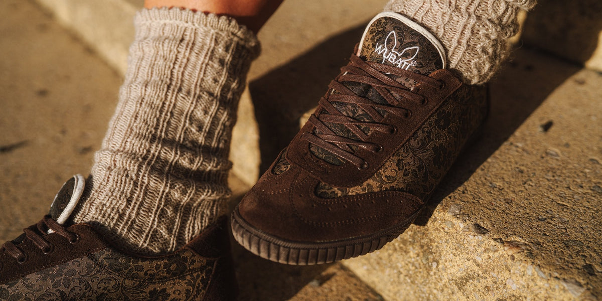 Modell Ornament getragen, Schuhe (abgebildet in Marrone)